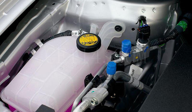 汽车防冻液缺失是否只能补充防冻液，可不可加水呢？